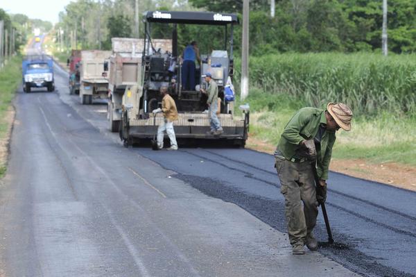  rehabilitación de carretera, en Artemisa