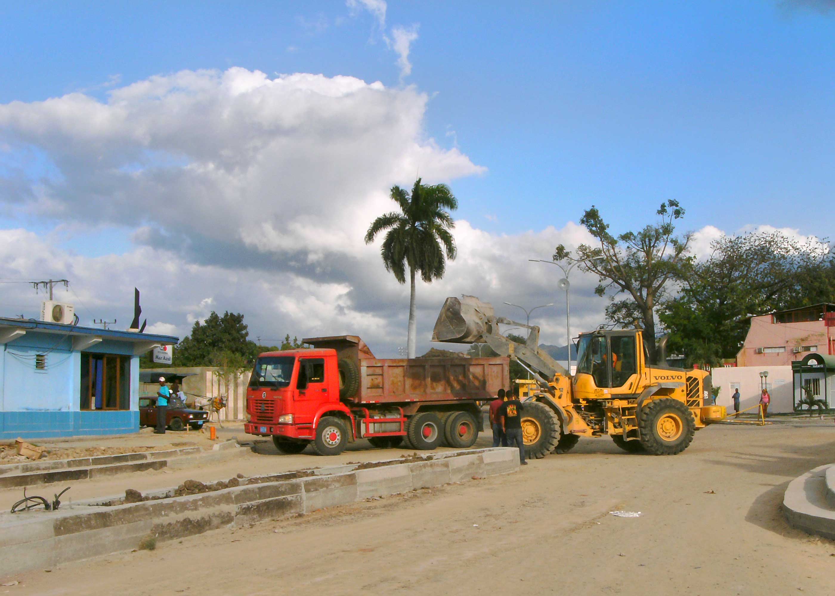 Avenida en Santiago de Cuba 04