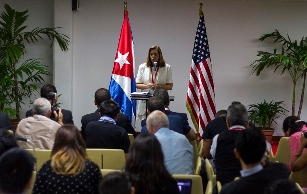 Conferencia de Prensa Josefina Vidal 01