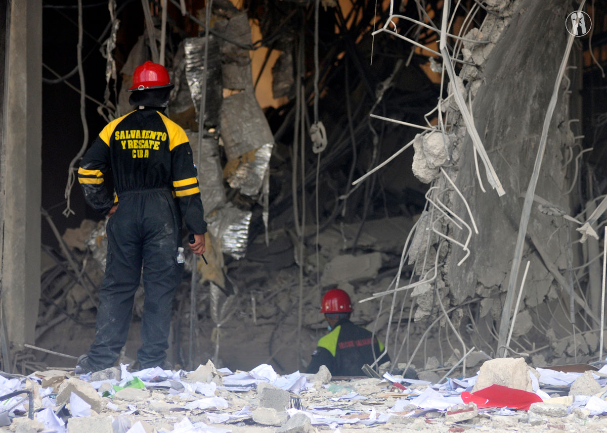 Cuerpo de Salvamento y rescate en el Hotel Saratoga Cuerpo de Salvamento y rescate en el Hotel Saratoga