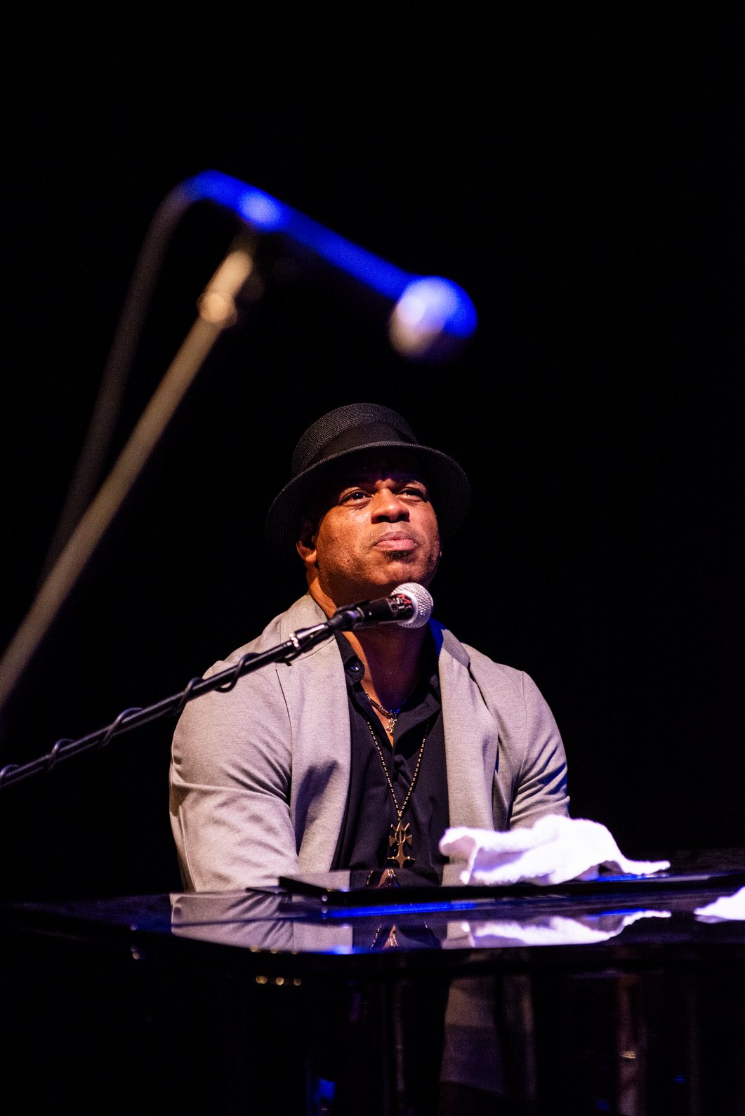 Olokun dio permiso a una quena y un piano.