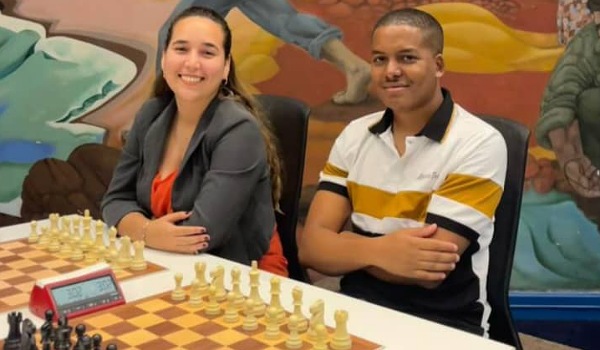 Roxángel Obregón y Dylan Berdayes, monarcas del torneo cubano de ajedrez Blitz. Foto: Federación Cubana de Ajedrez Roxángel Obregón y Dylan Berdayes, monarcas del torneo cubano de ajedrez Blitz. Foto: Federación Cubana de Ajedrez