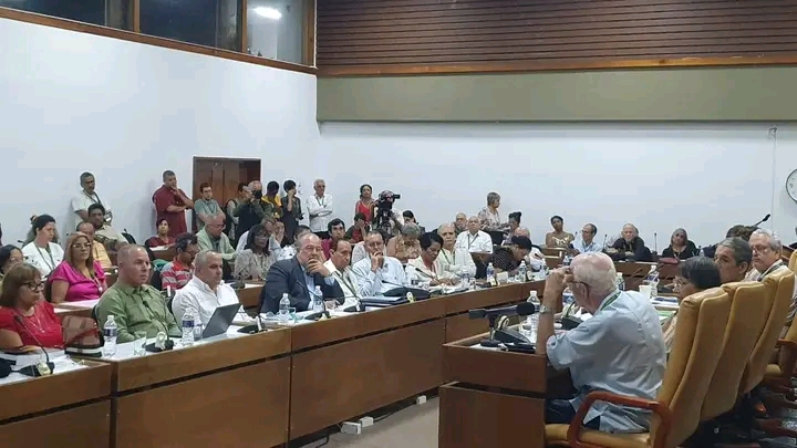 Fidel bajo la visión de memoria y futuro de los economistas