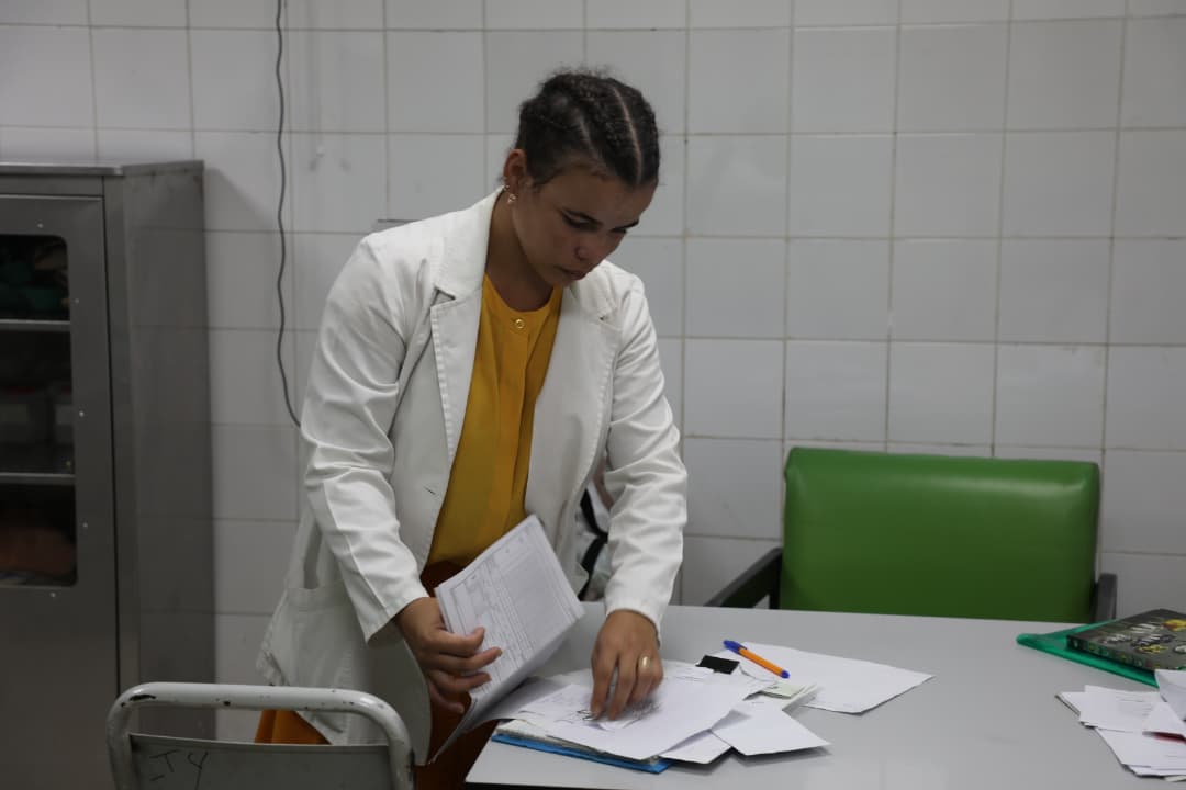 La doctora en su consulta 